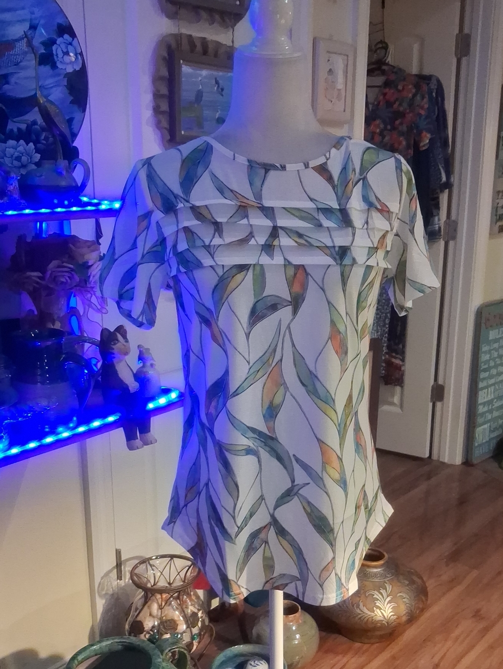 A new Multi-color Leaf Print And Short Sleeves By Xieerduo. Size S